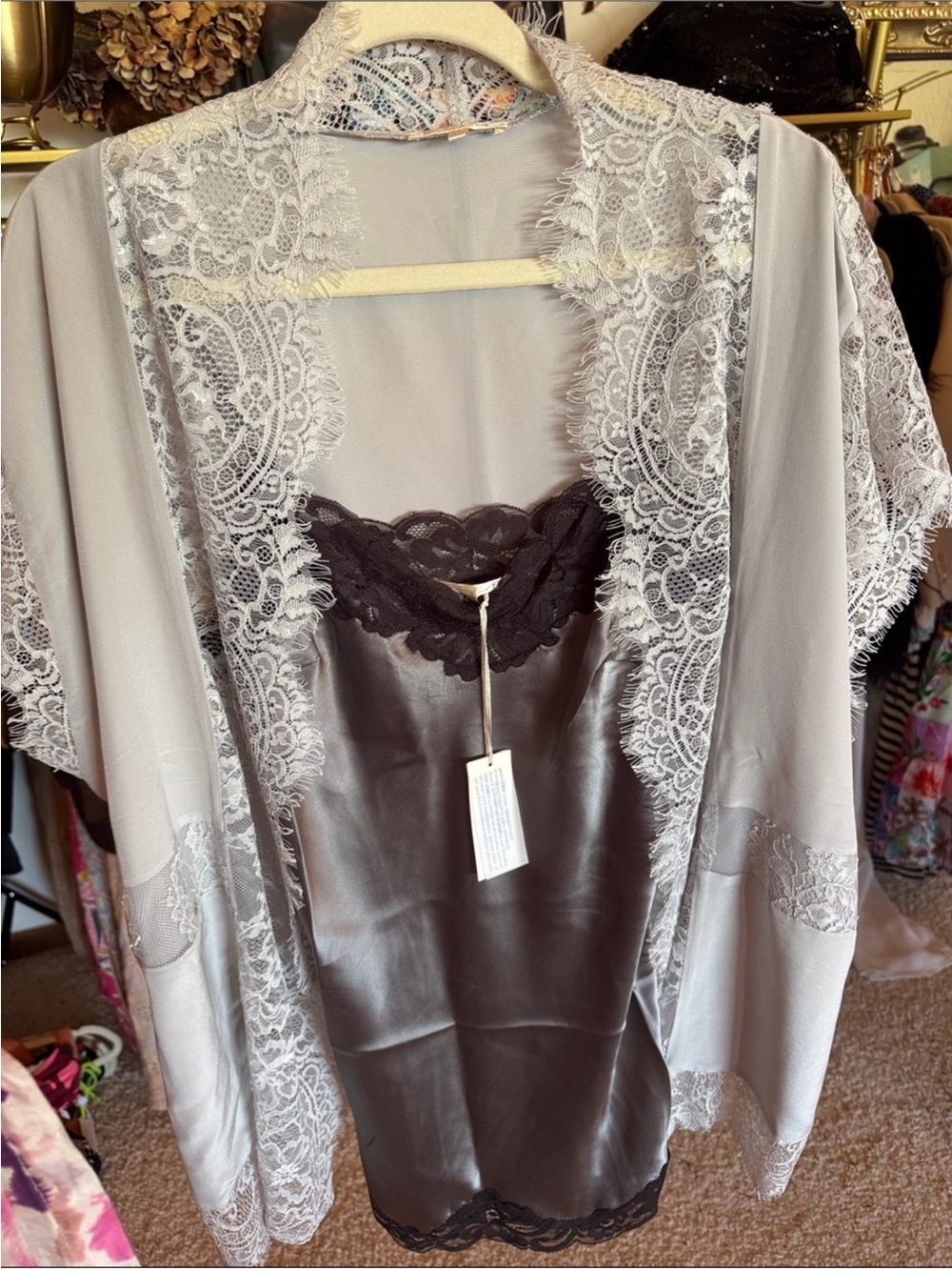 Gold Hawk Silk Cami In Silver Black Lace (Unicorn Piece) Sold Out, NWT
$110 $220